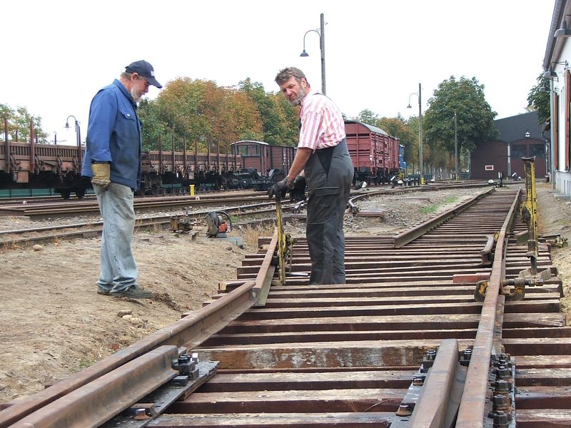 2009-09-30, Museumsbahn Weichenbau33.JPG